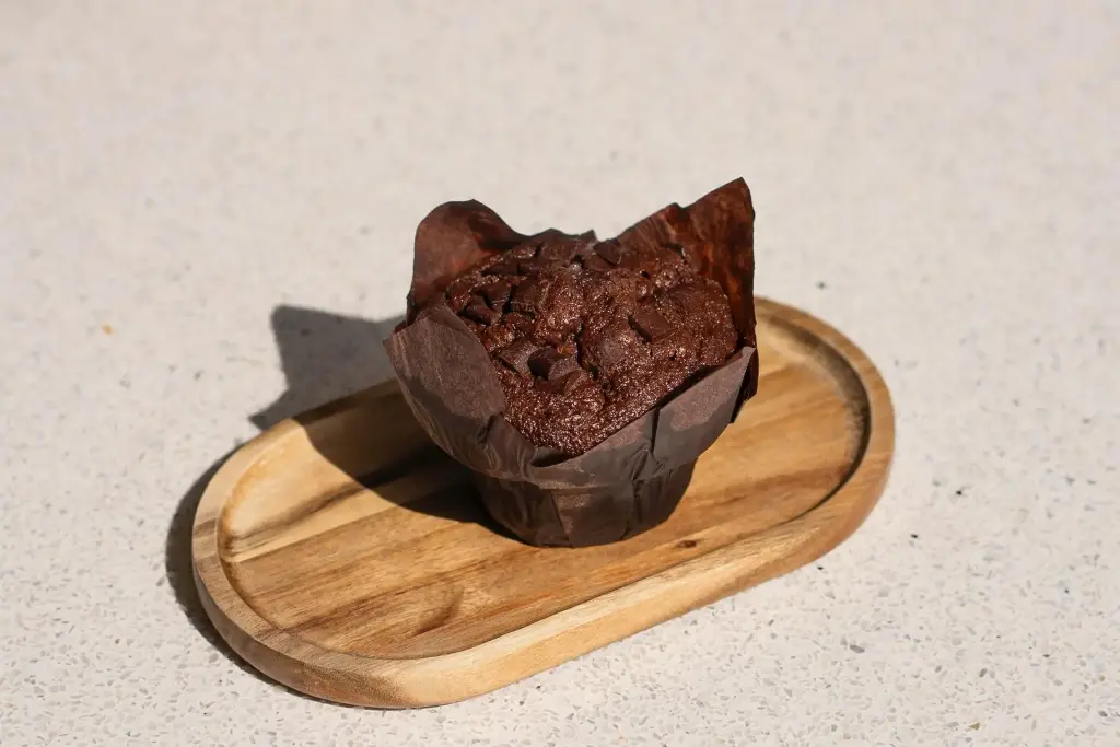 CHOCOLATE CHIP MUFFINS - فطائر رقائق الشوكولاتة  