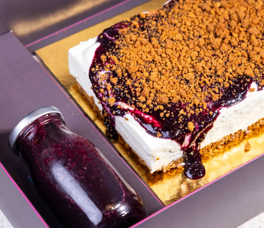 WHOLE BLUEBERRY CHEESECAKE بلو بيري جيز كيك كامله