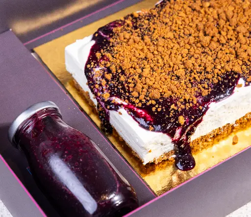 WHOLE BLUEBERRY CHEESECAKE بلو بيري جيز كيك كامله